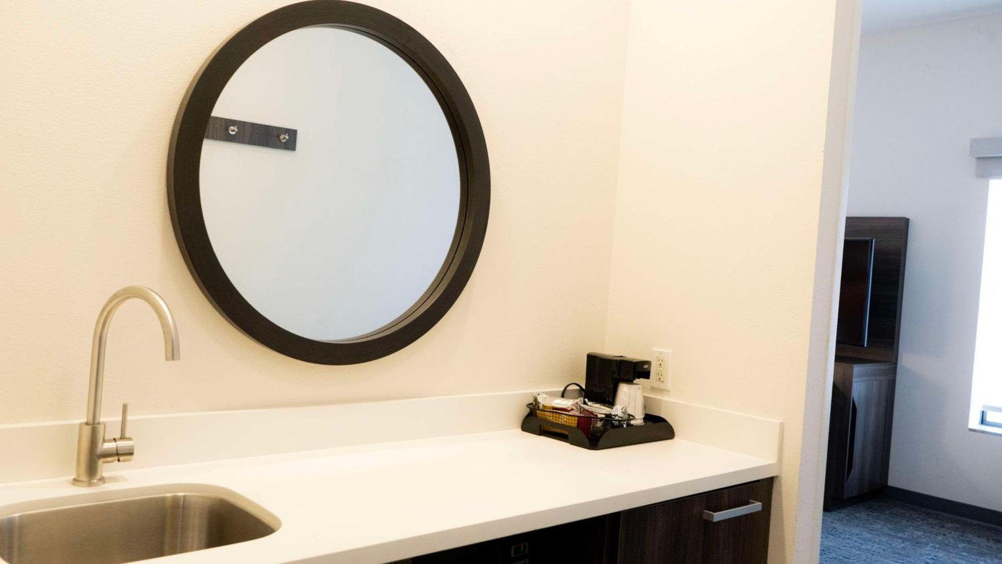Hampton & Seal Hotel 3*