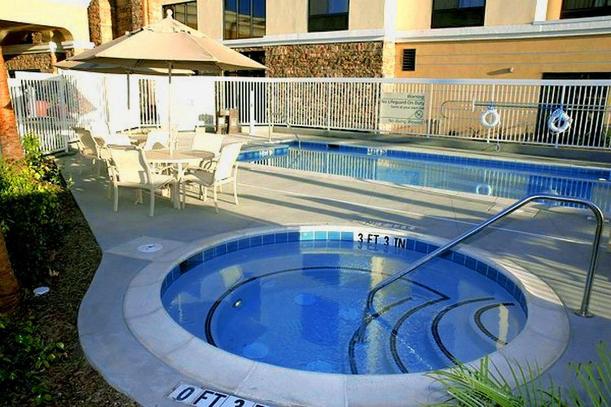 Hotel Hampton & Seal