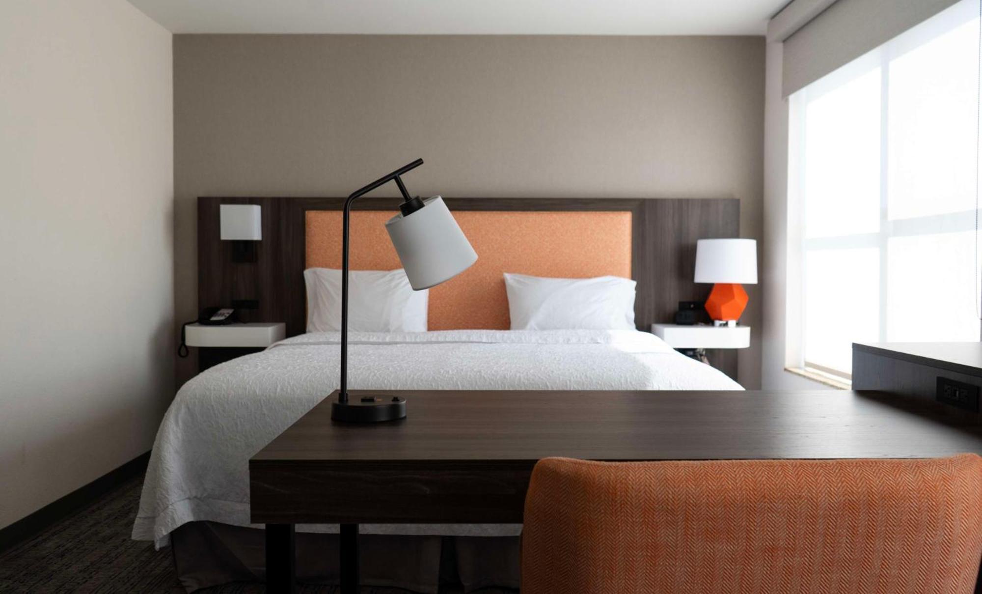 Hotel Hampton & Seal 3*