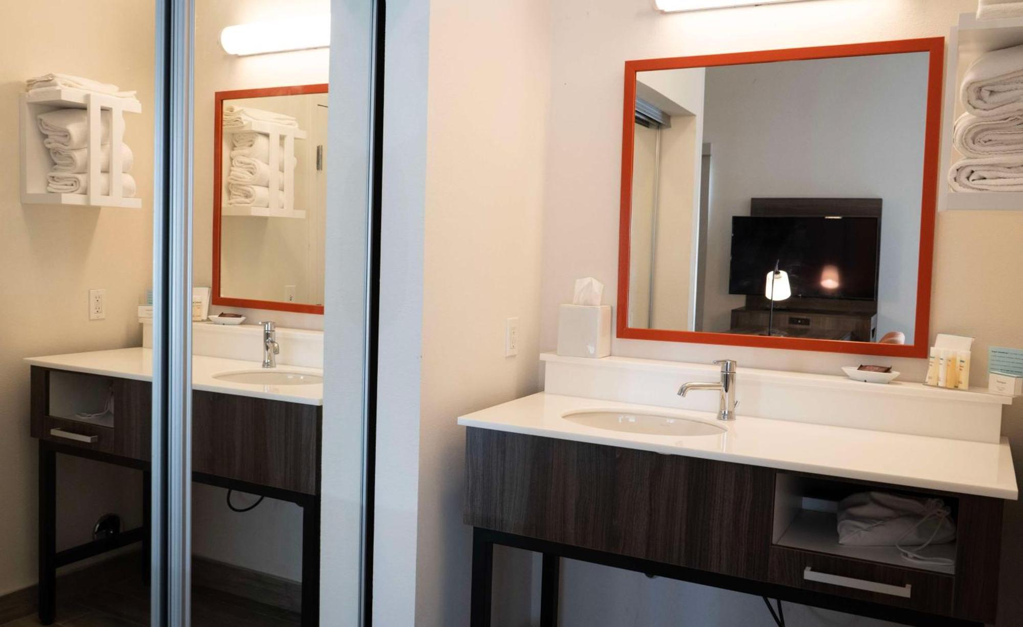 Hampton & Seal Hotel Seal Beach
