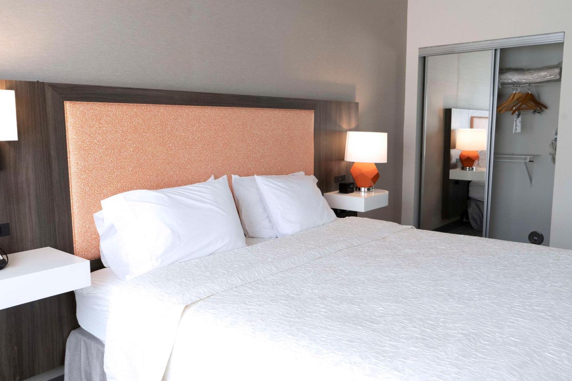 Hotel Hampton & Seal