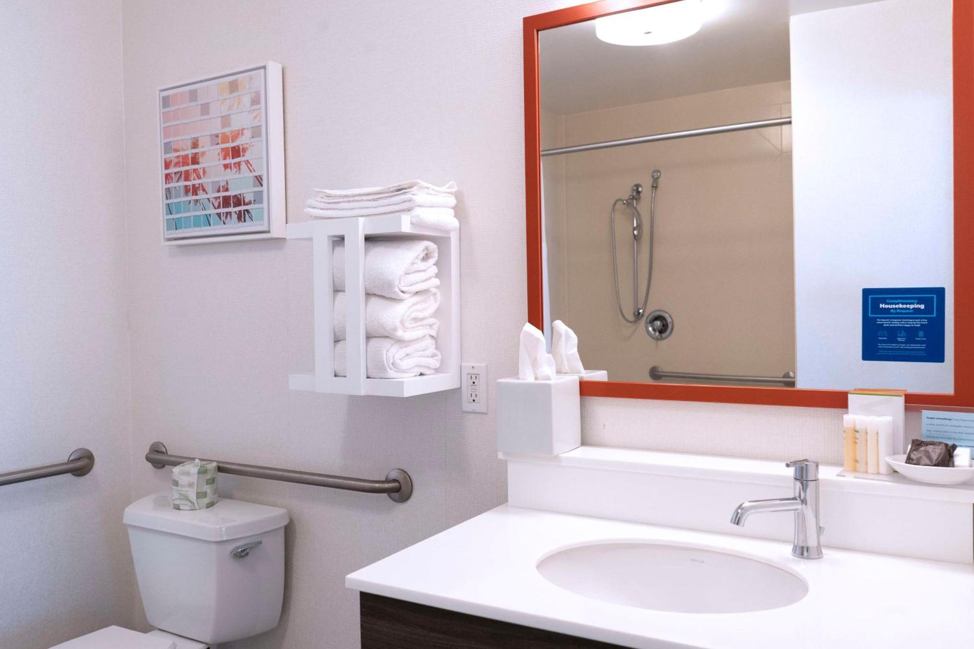Hampton & Seal Hotel 3*